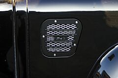 D44 - Defender Side Vent Right Black & Silver