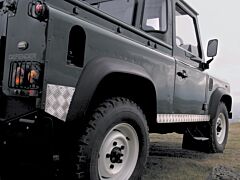 Britpart Defender 90 Chequer Plate Sills Pair - Silver