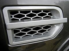 Side Grille RHS Silver - Discovery 3
