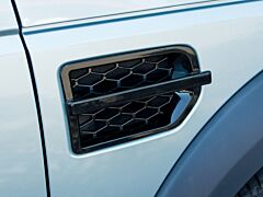 Side Grille RHS Black Gloss- Discovery 3