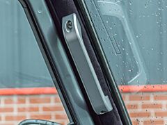 DEFENDER A PILLAR GRAB HANDLE - SILVER