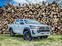 Lazer - Toyota Hilux (2021+) - Integration Kit - Linear