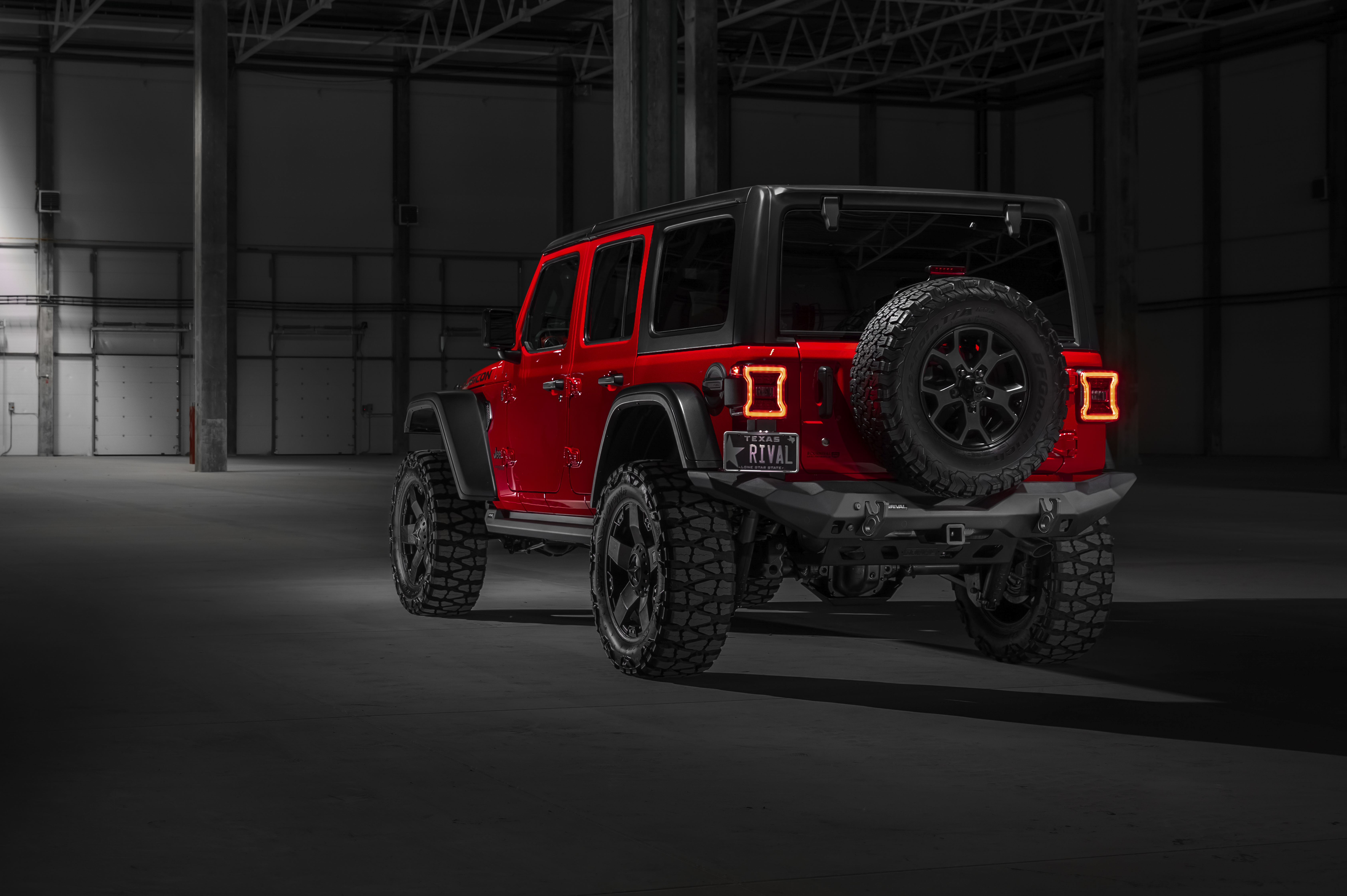 Heavy-duty rear bumper fitted to an expedition four-wheel-drive