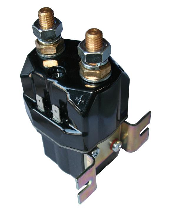 Heavy-duty battery isolator used in a traditional split-charge system